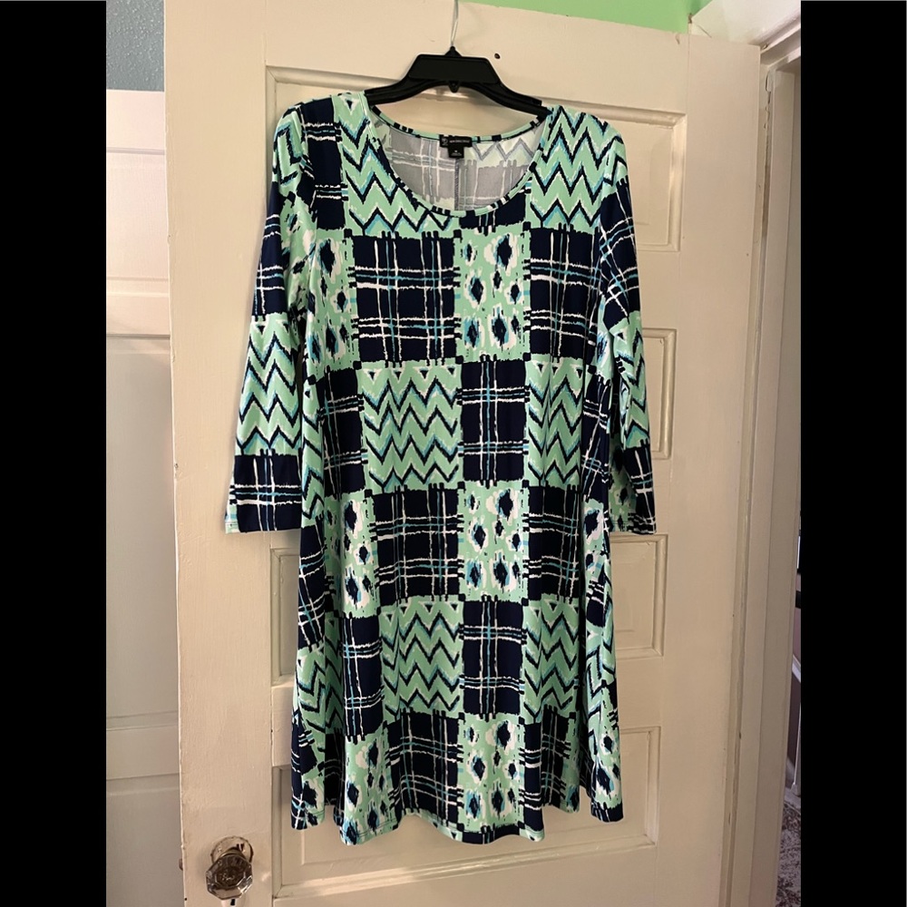 New Directions size medium dress. 3/4 sleeves. Perfect for spring.